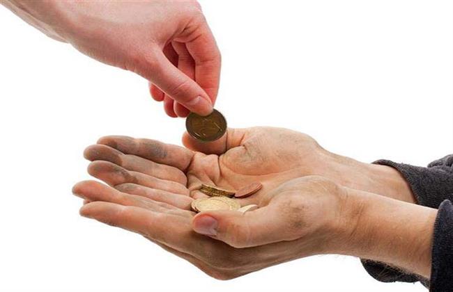 طلب الدعاء من المتصدق عليه.. ما حكمها؟