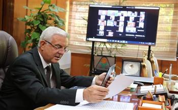 رئيس جامعة المنوفية يعقد اجتماعه الشهرى مع النواب وأمين عام الجامعة وعمداء الكليات «أونلاين»