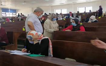   ٣٥٦ طالب وطالبة يؤدون إمتحانات الدراسات العليا بالآداب والأفرو أسيوى بجامعة القناة