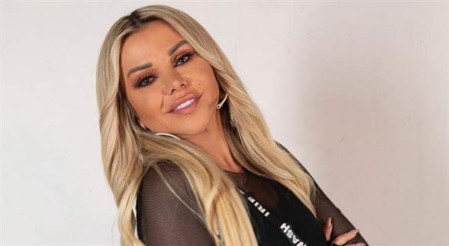 بالأسود الجرىء تبهر رزان مغربى متابعيها