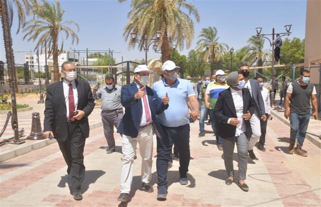 محافظ الوادى الجديد ورئيس الجامعة يتفقدان مبنى كلية الطب البشرى