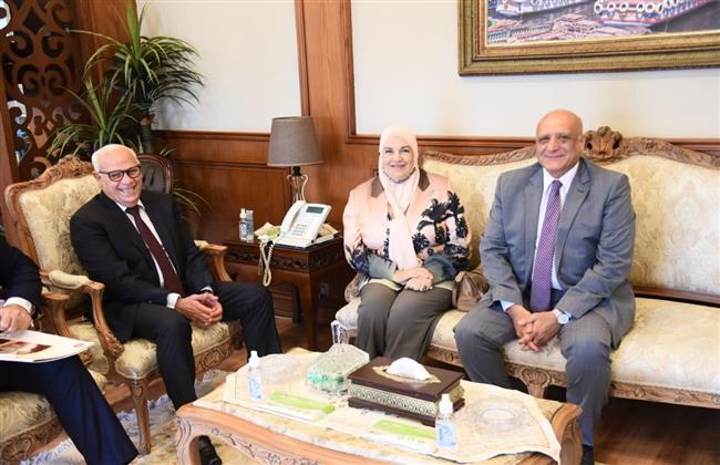 محافظ بورسعيد يستعرض خطة التطور السياحى الذى تشهده المحافظة