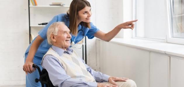 خبيرة علاقات أسرية توضح خطوات احترام كبار السن