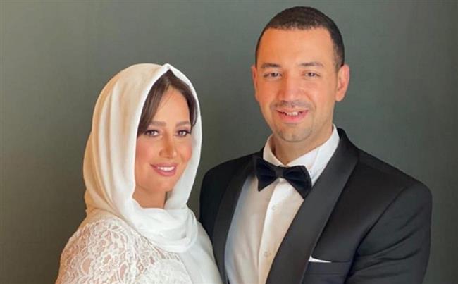 حلا شيحة تظهر بالحجاب مع معز مسعود : حالى اتغير