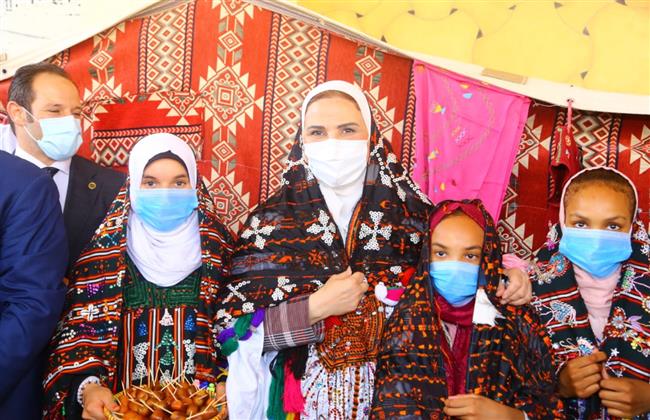 وزيرة التضامن وشعيب يفتتحان مجمع الطفولة بالنادي الاجتماعي فى مطروح