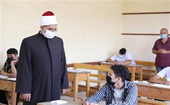   رئيس قطاع المعاهد الأزهرية يتفقد لجان امتحانات الشهادة الثانوية 