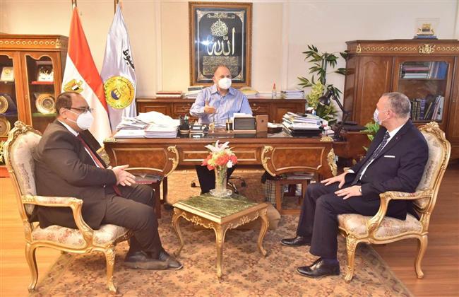 محافظ أسيوط يلتقي رئيس اللجان الطبية بالتأمين الصحي