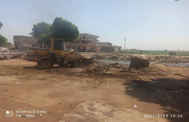 «القاضي» يطالب بتكثيف حملات النظافة بالشوارع والميادين