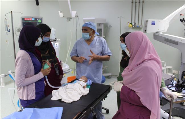 جراحة بتقنية الليزر تعالج اعتلال الشبكة لطفل حديث الولادة بمستشفى قنا الجامعي