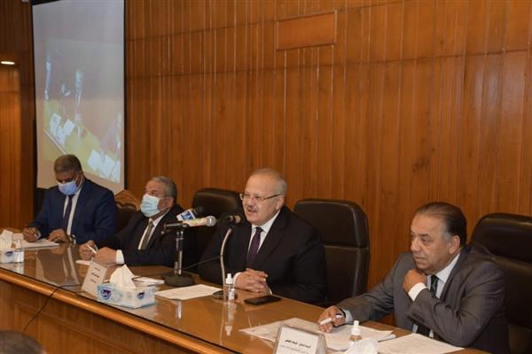 رئيس جامعة القاهرة يفتتح ندوة "مصر وأفريقيا 7 سنوات من الإنجازات"