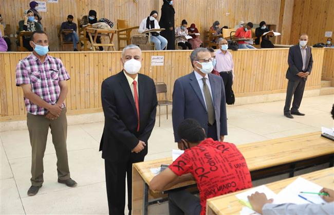 8378 طالب وطالبة أدوا الامتحانات بجامعة جنوب الوادي