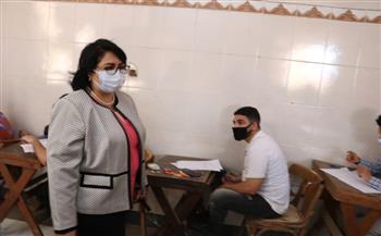 نائب رئيس جامعة المنوفية تتفقد لجان الامتحانات بالآداب والتجارة والاقتصاد المنزلى