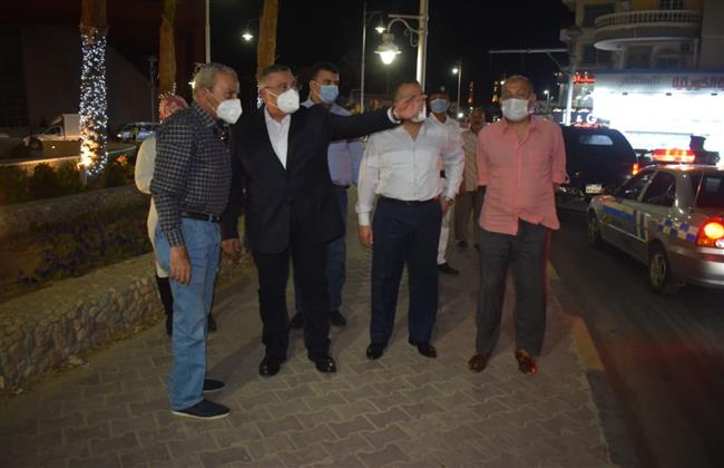  محافظ البحر الأحمر يعيد الإنضباط إلى الشوارع والميادين ويجري جولة ليلية بالغردقة 
