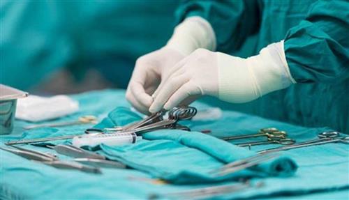 فريق طبي بأسيوط  ينجح في إنقاذ مريض تعرض للفتق الإربى