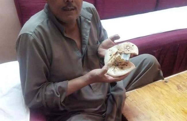 مواطن يعثر على 20 جنيها داخل رغيف الخبز