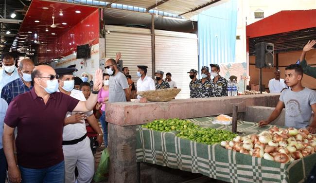 محافظ أسوان يتابع أعمال التطوير بسوق السيل الجديد 