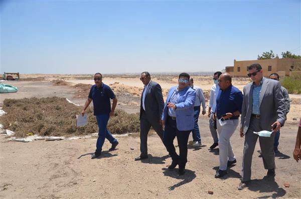 نائب محافظ بني سويف يتفقد الموقع المقترح لإقامة مدينة زراعية صناعية للنباتات الطبية والعطرية بالظهير الصحراوي