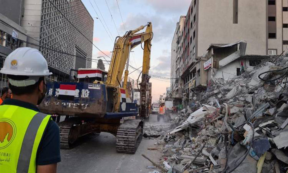 «مصر سيناء» ترسل معدات وأطقم هندسية وفنية لغزة لإعادة الإعمار
