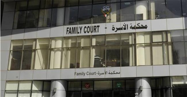 زوجة تطلب الطلاق بزعم انشغال زوجها عنها