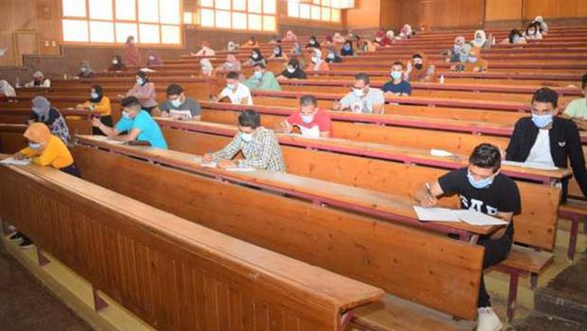 ٢٢ ألفا يخوضون الامتحانات بكليتى التجارة والآداب بسوهاج