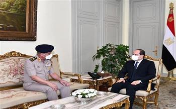   الرئيس السيسي يلتقي وزير الدفاع والإنتاج الحربي