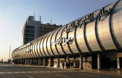 جمارك مطار القاهرة تضبط محاولة تهريب 41 فص ألماس