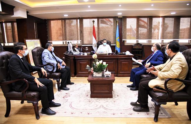 محافظ الغربية يناقش عقد حزمة من البرامج التدريبية لقيادات الإدارة المحلية
