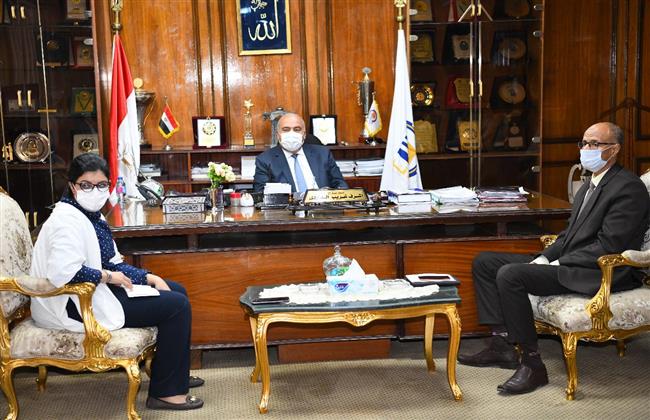 ثلاث مشروعات رصف رئيسية بقنا بقيمة 182 مليون جنيه 