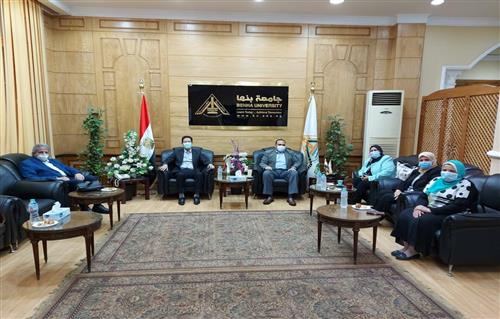الجيزاوي يستقبل فريق الاعتماد المؤسسي لكلية التمريض ببنها