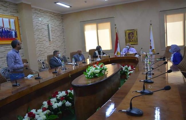 محافظ الوادي الجديد يتابع مشروع إنشاء البوابة الجغرافية للمحافظة 