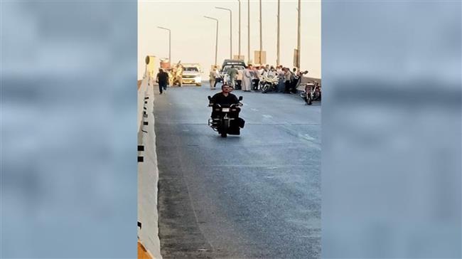 مصرع ربة منزل وإصابة طفلتها إثر تصادم تروسيكل بسيارة أعلى كوبري نجع حمادي