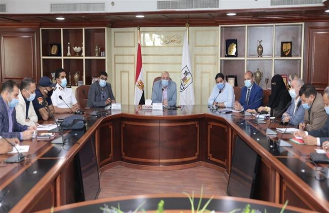 محافظ بني سويف يناقش مستجدات الموقف التنفيذي لخطة وأعمال الرصف للعام المالي الحالي