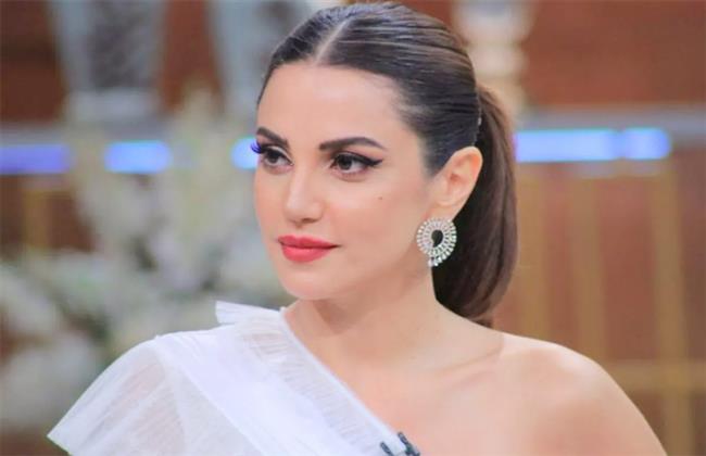 «درة» تنفي شائعة حملها 