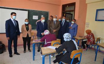   محافظ المنيا يتابع امتحانات الإعدادية بمركز أبوقرقاص