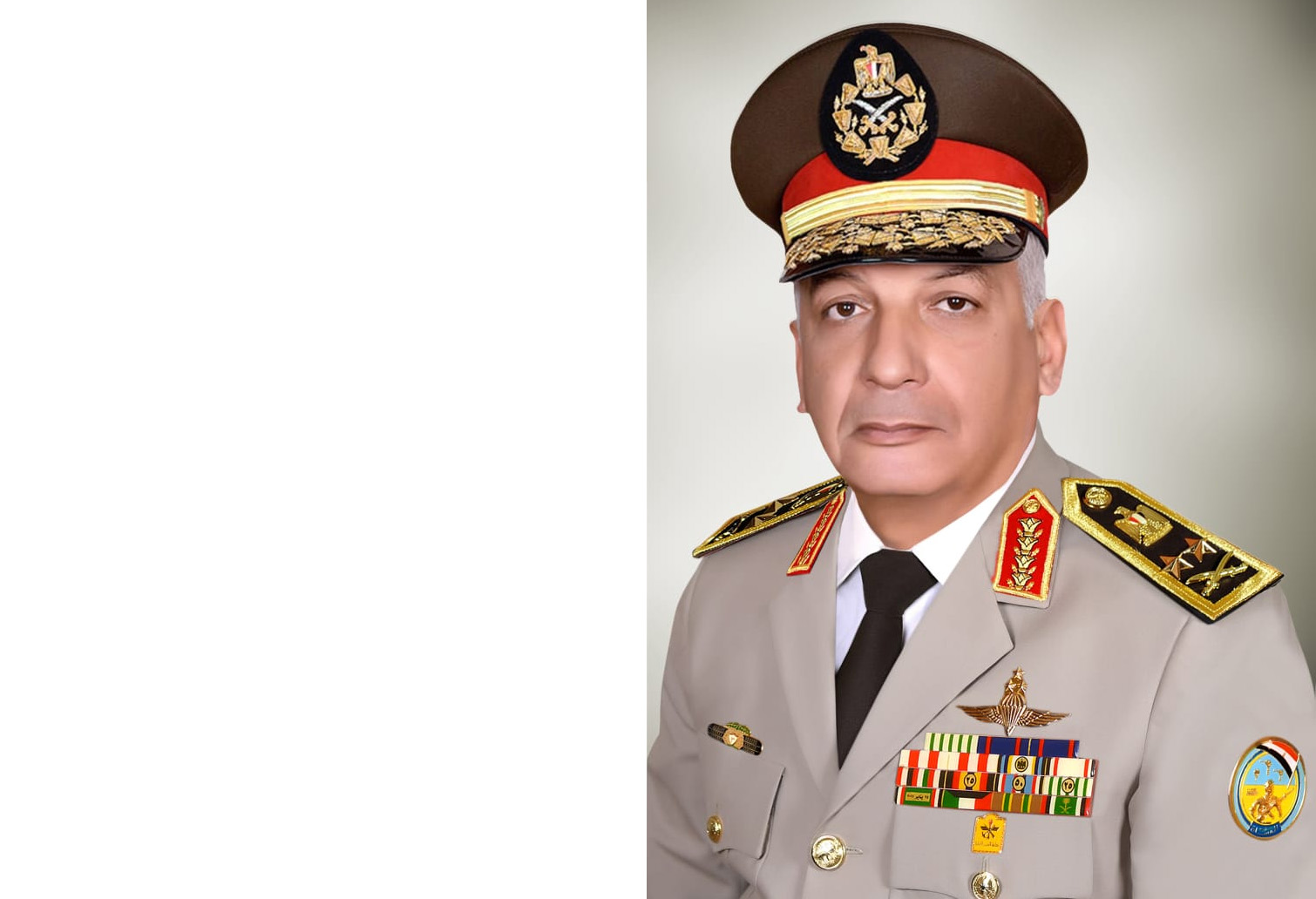 وزير الدفاع يغادر للأردن لحضور الاحتفال بالذكرى المئوية الأولى لتأسيس المملكة