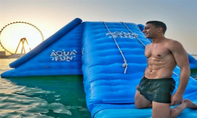مصطفى محمد يستمتع بالصيفية على شواطئ المالديف