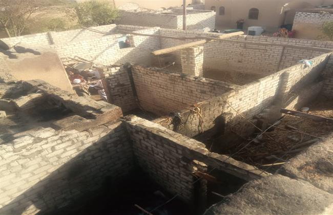 بالصور| حريق يلتهم منزلين بعزبة السيول بالفتح فى أسيوط