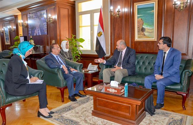 محافظ الإسكندرية يناقش مع المدير التجارى لشركة سيتيك الفرنسية تعزيز سبل التعاون