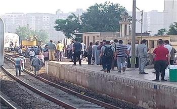   تعطل حركة قطارات الإسكندرية بعد خروج عجلات قطار عن القضبان فى بنها