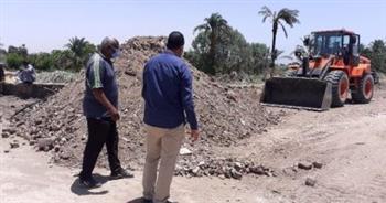رفع  ١٠ أطنان تراكمات صلبة ومخلفات مباني بالأقصر