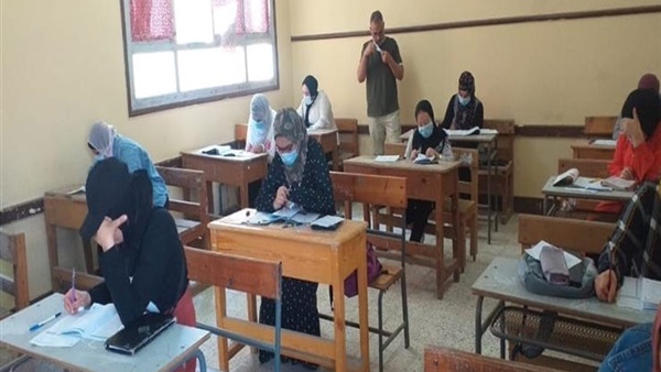 رغم التحذيرات.. تداول إجابات اللغة العربية للثانوية العامة (صور)