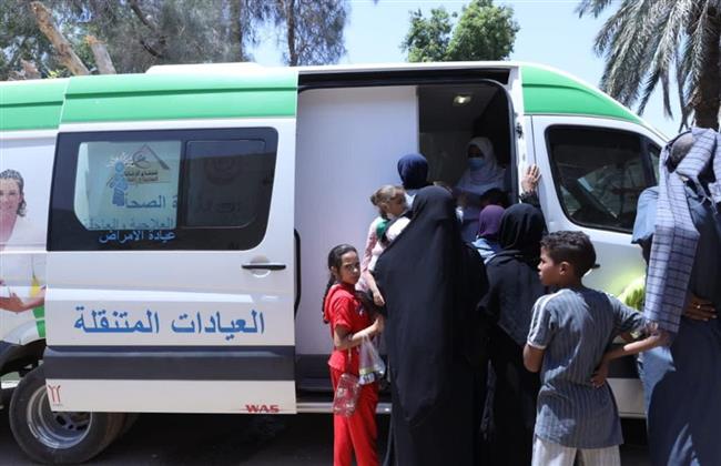 الكشف على ١١٠٠ مواطن مجانا ضمن مبادرة حياة كريمة بقنا