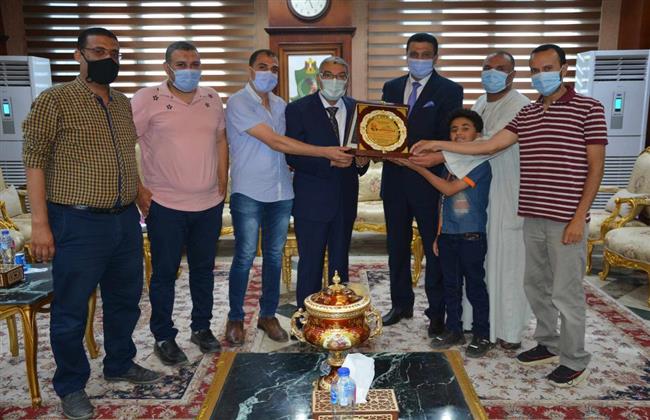 استبدال سيارات الربع نقل بـ«فان» بالمنيا
