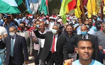  رئيس جامعة جنوب الوادي يقود مسيرة طلابية احتفالا بثورة٣٠ يونيو 