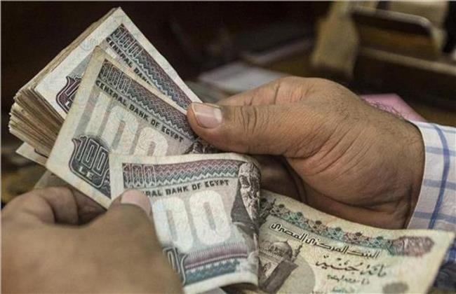 اليوم.. صرف مرتبات الموظفين بالزيادات الجديدة
