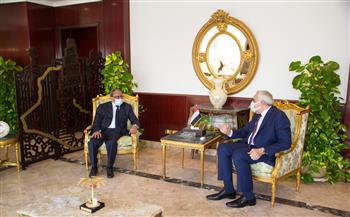  السفير العراقي يلتقي أمين مجلس الوحدة الاقتصادية العربِية