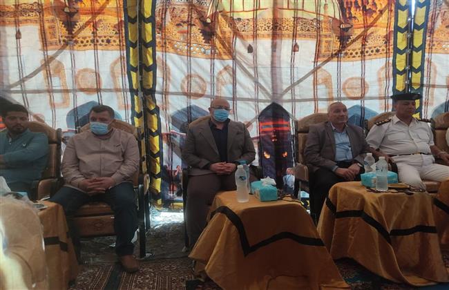 محافظ بني سويف يؤدي واجب العزاء في ضحايا حادث الطريق الإقليمي 