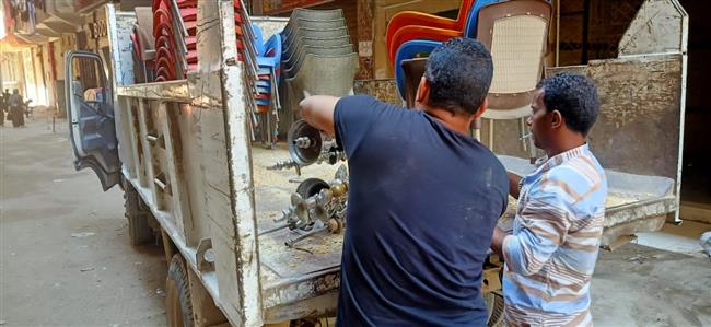 الجيزة تستجيب لشكوى مواطن وتغلق مقهى يقدم الشيشة ويتعدى على الطريق العام بالهرم