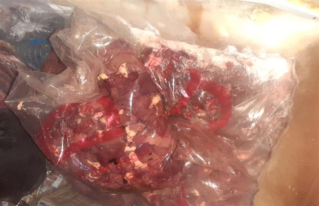 ضبط ١٧ كجم لحمة مفرومة و٢٠ كفته و٧ سجق و ٣٢ كبدة و ٤ كجم سمك غير صالحة للاستهلاك ببدر