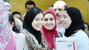 اللغة الأجنبية الثانية ترسم الابتسامة لطلاب الشعبة الأدبية في حلوان